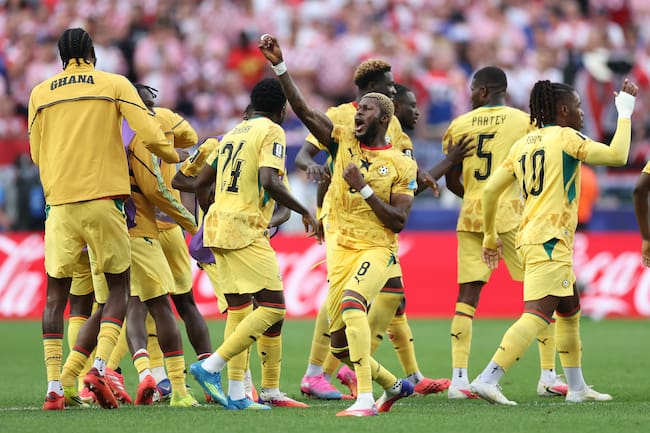Celebración de Ghana por el gol de Derrick Luckassen