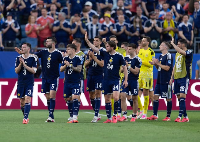 La Selección Escocesa agradeciendo a la afición