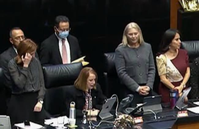 Laura Itzel Castillo, presidenta del Senado, informó que se recibió esta iniciativa que reforma el artículo 73, fracción XXI, inciso a), de la Constitución.