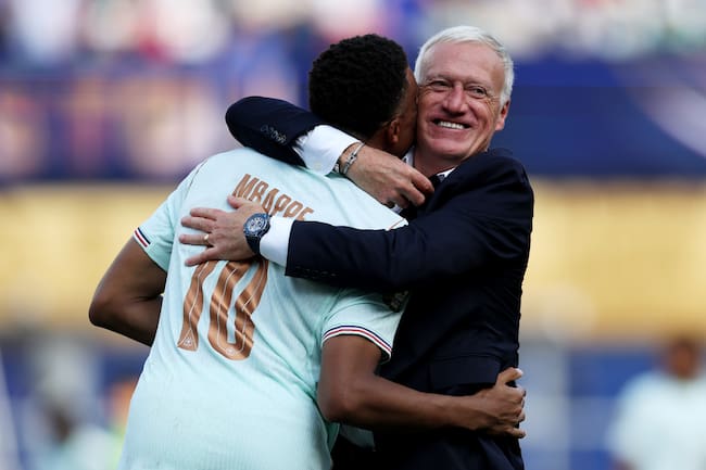 Kylian Mbappé y Didier Deschamps
