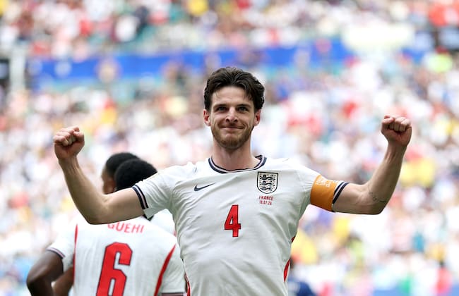 Festejo de Declan Rice tras anotar el primer gol del encuentro