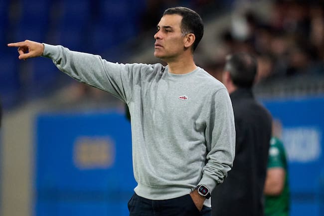 Rafael Márquez dirigiendo al Fútbol Club Barcelona Atlètic