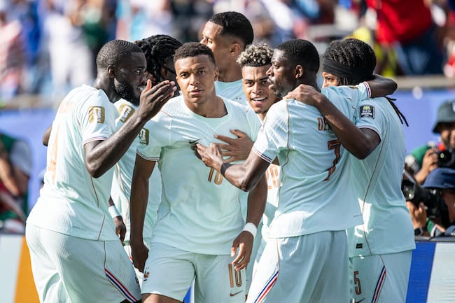 Celebración de la Selección Francesa después del gol de Kylian Mbappé