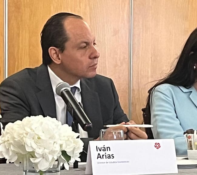La incertidumbre de las revisiones anuales asociadas a su duración y a las condiciones futuras del T-MEC seguirán limitando la inversión privada, afirmó el directivo.