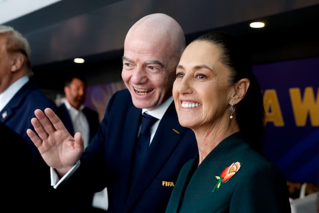 Gianni Infantino y Claudia Sheinbaum