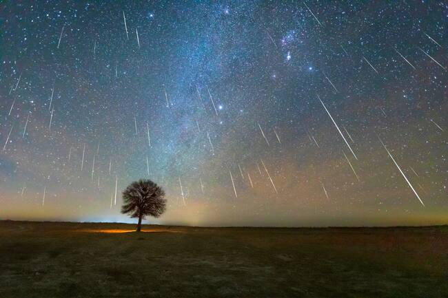 LLuvia de estrellas en el campo