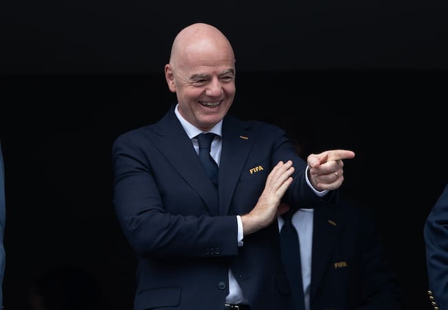 Gianni Infantino previo al partido entre Francia e Irak