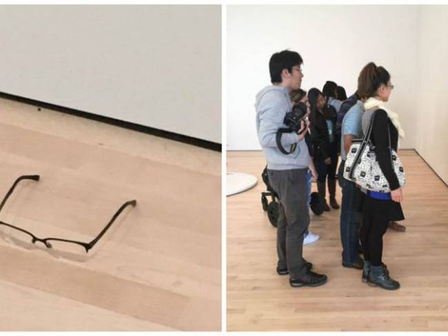 Dejaron unos lentes en el piso de un museo y la gente pensó que era arte