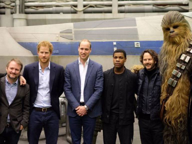 Los príncipes William y Harry visitaron el set de Star Wars