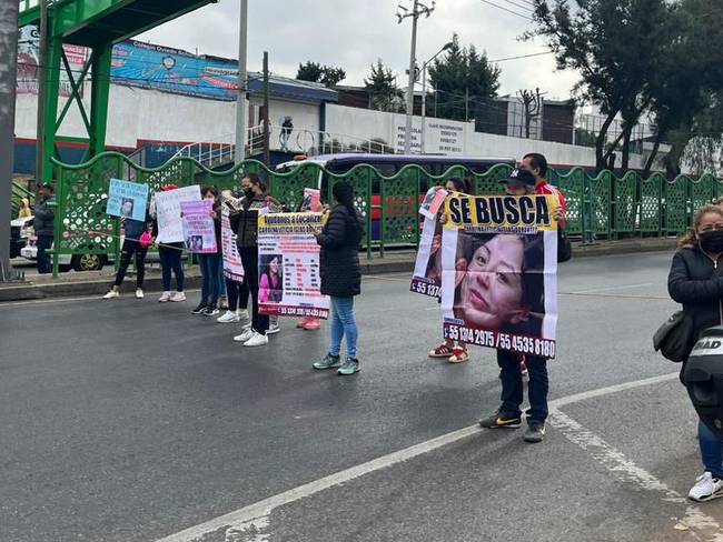 Caos vial por bloqueo de manifestantes en la salida a Cuernavaca